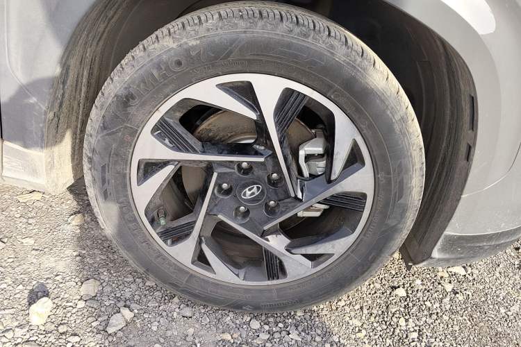 Used Hyundai Custo 2021 380TGDi Smart Luxury Premium LUX Right Front Wheel Hub