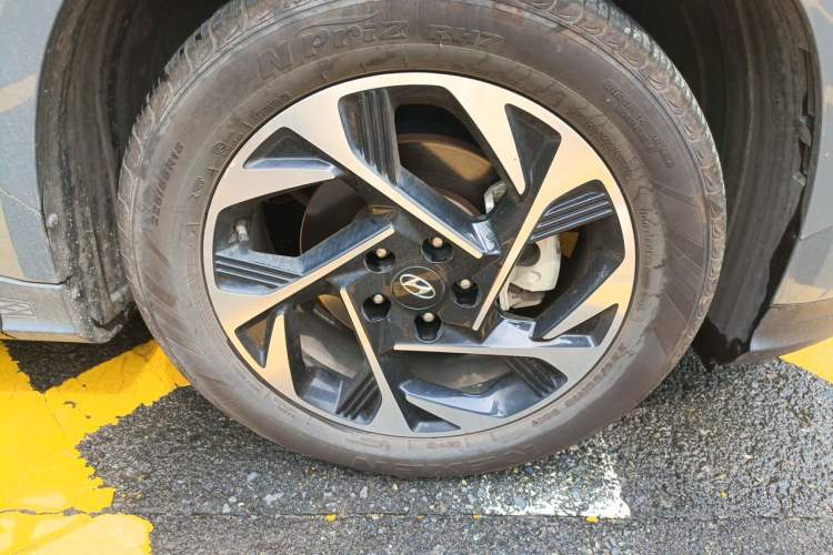 Used Hyundai Custo 2021 270TGDi Prestige LUX Right Front Wheel Hub