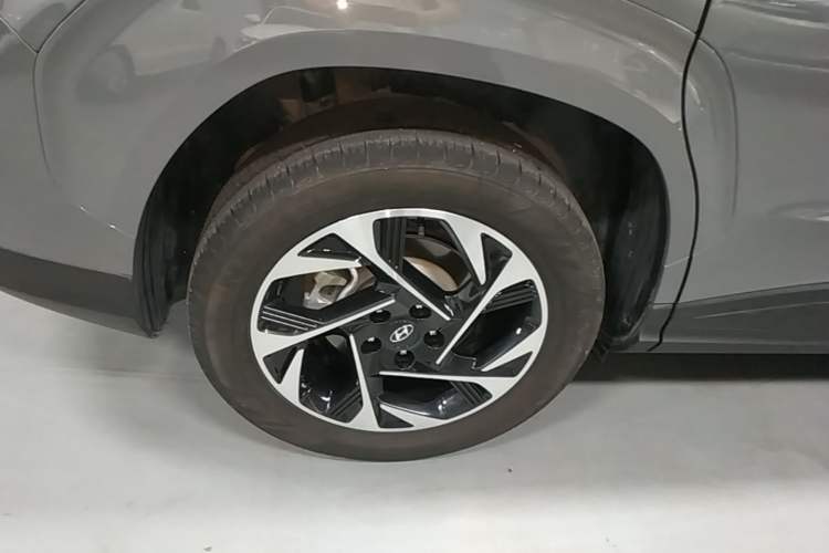 Used Hyundai Custo 2021 380TGDi Smart Luxury Premium LUX Right Rear Wheel Hub