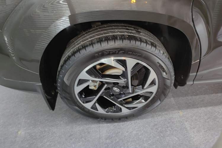 Used Hyundai Custo 2021 270TGDi Prestige LUX Right Rear Wheel Hub