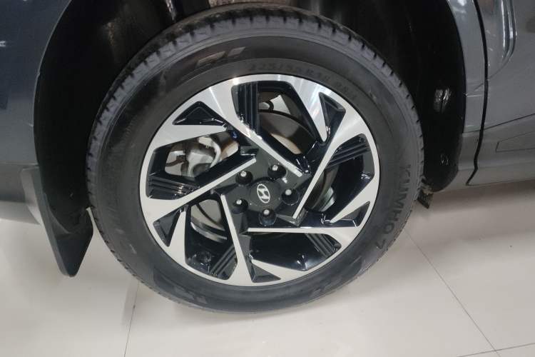 Used Hyundai Custo 2021 270TGDi Prestige LUX Right Rear Wheel Hub