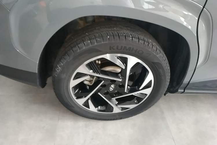 Used Hyundai Custo 2021 380TGDi Smart Luxury Premium LUX Right Rear Wheel Hub