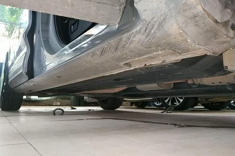 Used Hyundai Custo 2021 270TGDi Prestige LUX Right Side Sill
