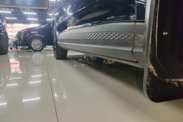 Used Hyundai Custo 2021 270TGDi Prestige LUX Right Side Sill