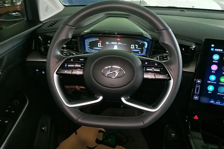 Used Hyundai Custo 2021 270TGDi Prestige LUX Steering Wheel