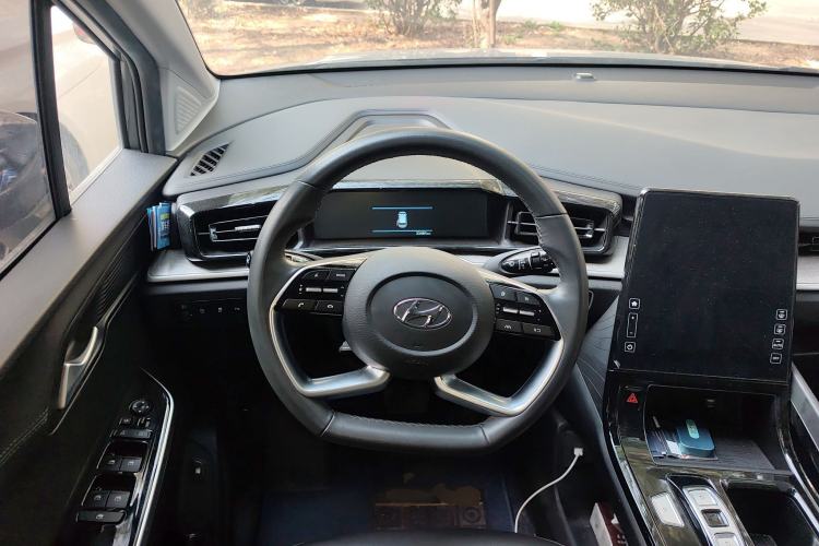 Used Hyundai Custo 2021 270TGDi Prestige LUX Steering Wheel
