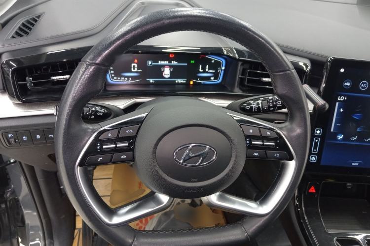 Used Hyundai Custo 2021 270TGDi Prestige LUX Steering Wheel