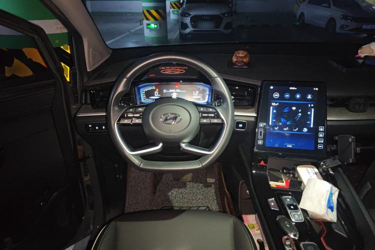 Used Hyundai Custo 2021 270TGDi Prestige LUX Steering Wheel