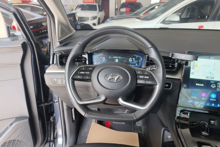 Used Hyundai Custo 2021 270TGDi Prestige LUX Steering Wheel