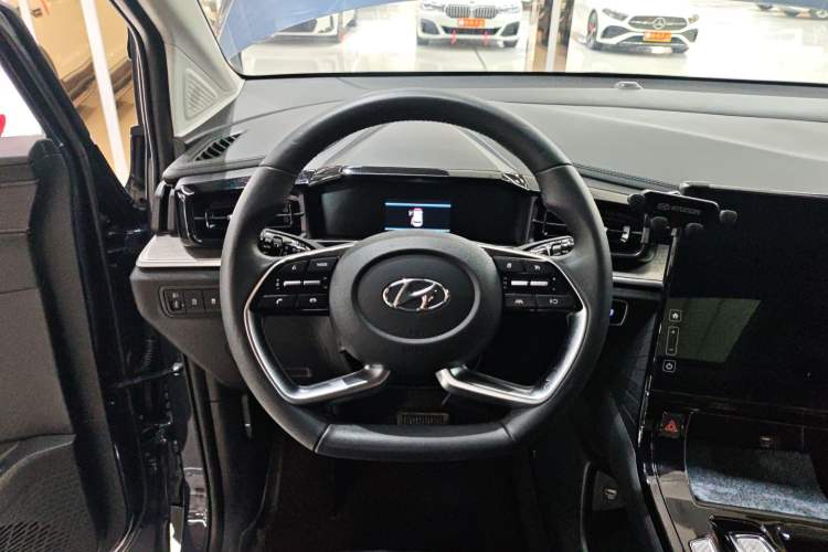Used Hyundai Custo 2021 270TGDi Prestige LUX Steering Wheel