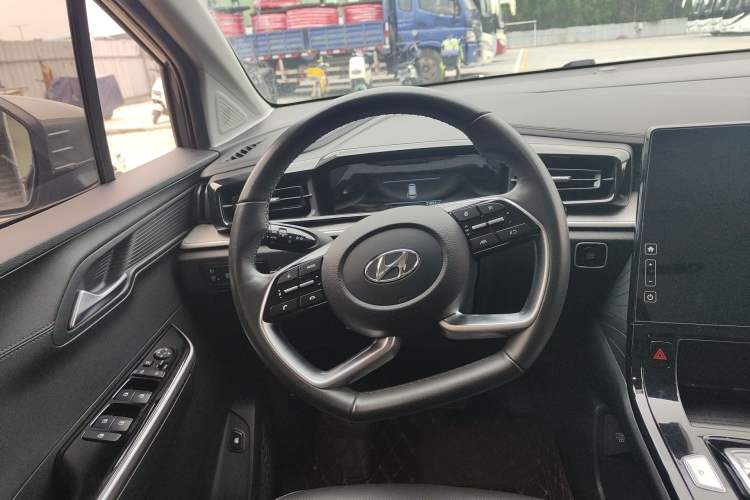 Used Hyundai Custo 2021 270TGDi Prestige LUX Steering Wheel