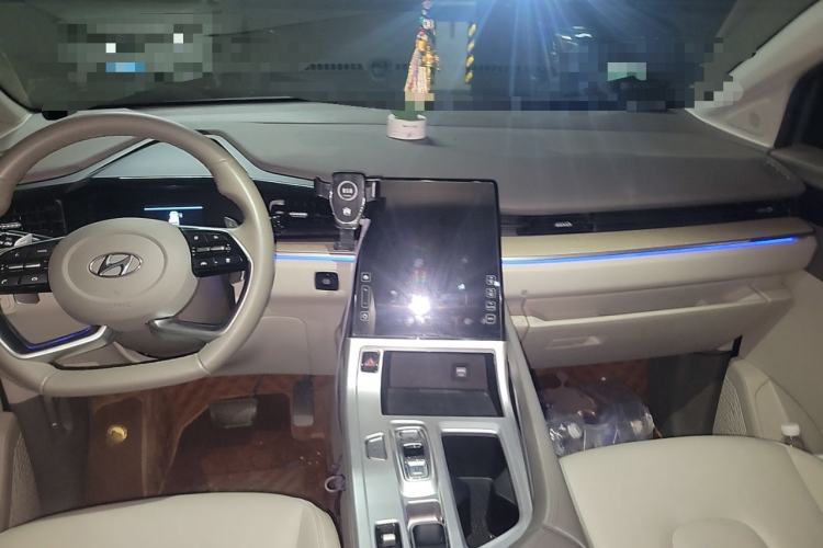 Used Hyundai Custo 2021 380TGDi Smart Love Flagship Edition TOP Premium Center Console