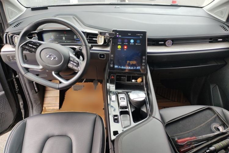 Used Hyundai Custo 2021 380TGDi Smart Love Flagship Edition TOP Premium Center Console