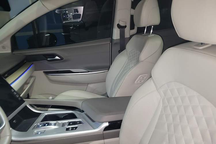 Used Hyundai Custo 2021 380TGDi Smart Love Flagship Edition TOP Premium Left Front Seat