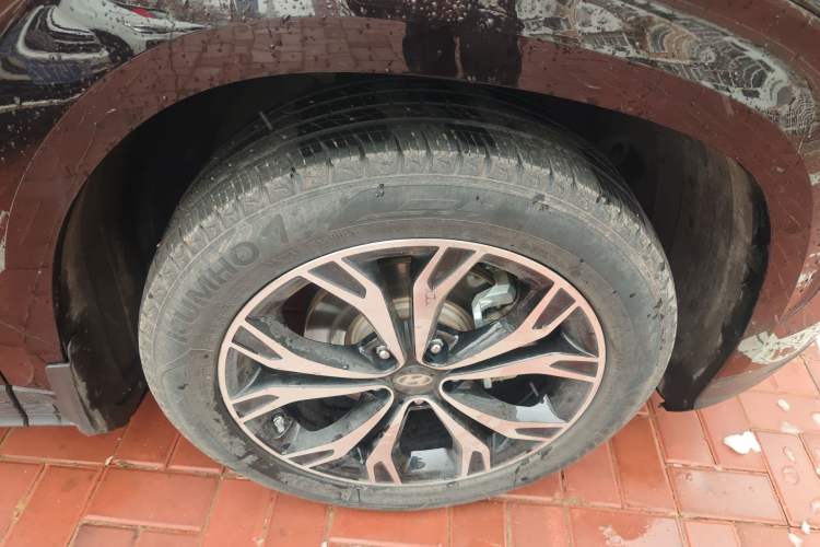 Used Hyundai Custo 2021 270TGDi Prestige LUX Right Front Wheel Hub
