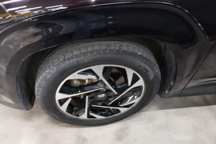 Used Hyundai Custo 2021 270TGDi Prestige LUX Left Front Wheel Hub