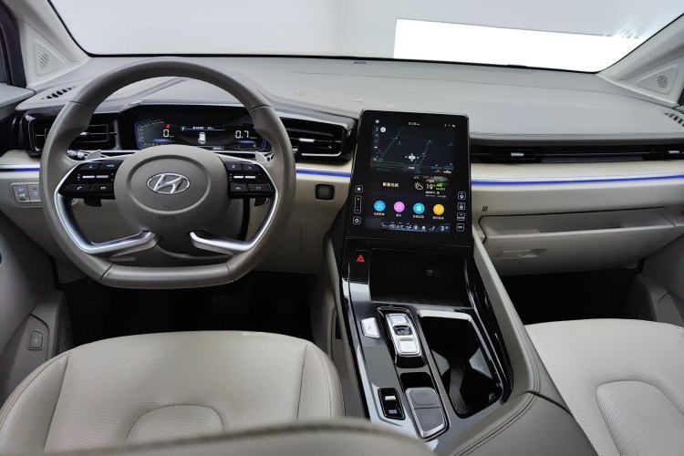 Used Hyundai Custo 2021 380TGDi Smart Luxury Premium LUX Center Console