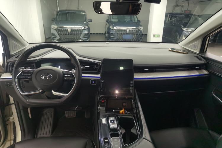 Used Hyundai Custo 2021 380TGDi Smart Love Flagship Edition TOP Premium Center Console