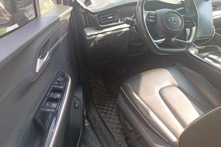 Used Hyundai Custo 2021 270TGDi Prestige LUX Driver Seat