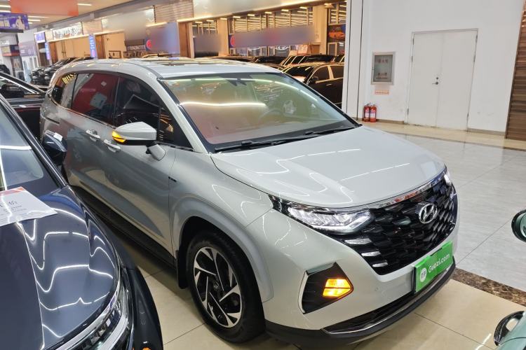 Used Hyundai Custo 2021 270TGDi Prestige LUX Front Right 45 Deg