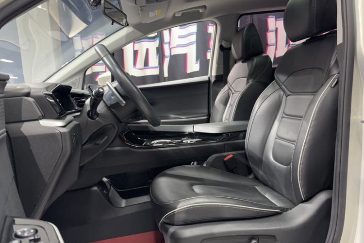 Used Hyundai Custo 2021 380TGDi Deluxe Edition DLX Left Front Seat