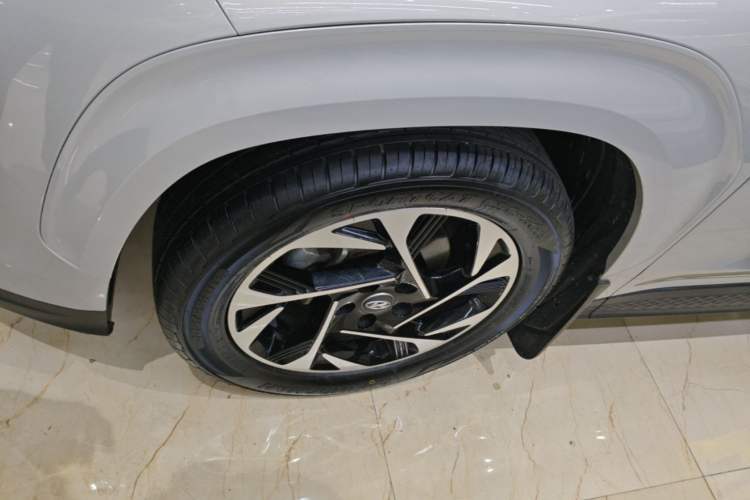 Used Hyundai Custo 2021 270TGDi Prestige LUX Left Front Wheel Hub