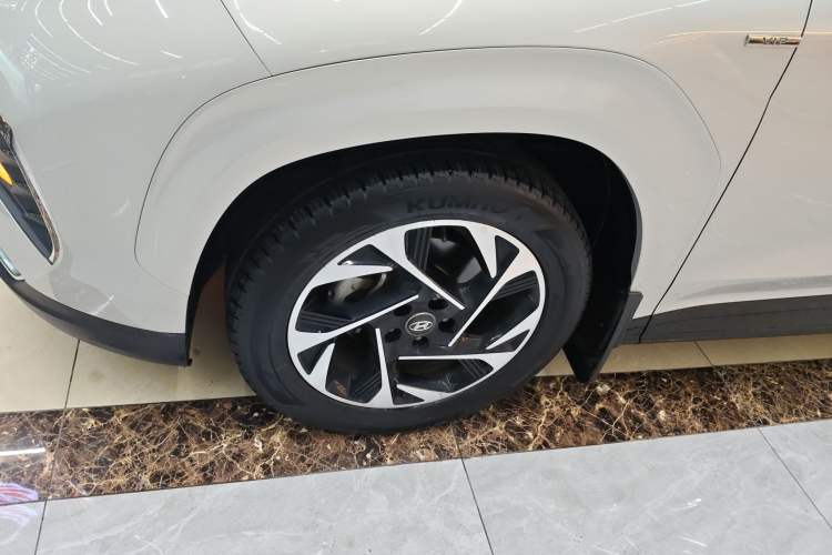 Used Hyundai Custo 2021 270TGDi Prestige LUX Left Front Wheel Hub