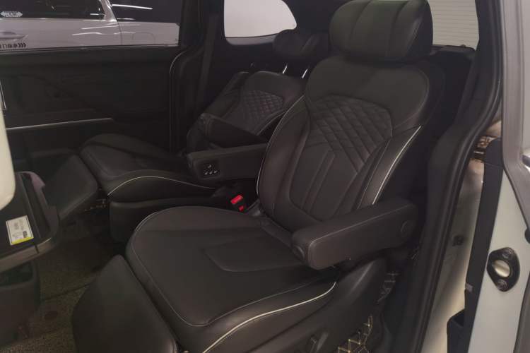 Used Hyundai Custo 2021 380TGDi Smart Love Flagship Edition TOP Premium Left Rear Seat