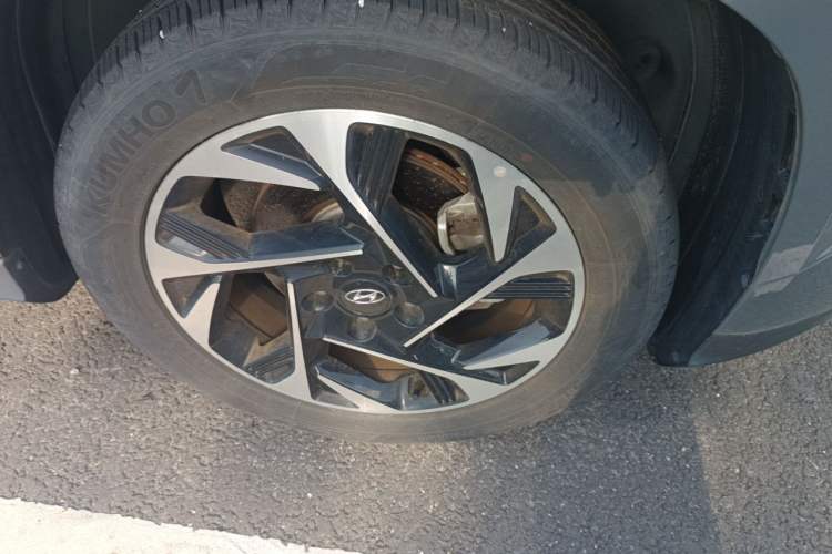 Used Hyundai Custo 2021 270TGDi Prestige LUX Right Front Wheel Hub