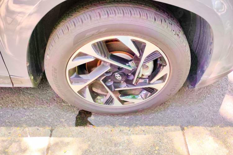 Used Hyundai Custo 2021 380TGDi Smart Luxury Premium LUX Right Front Wheel Hub