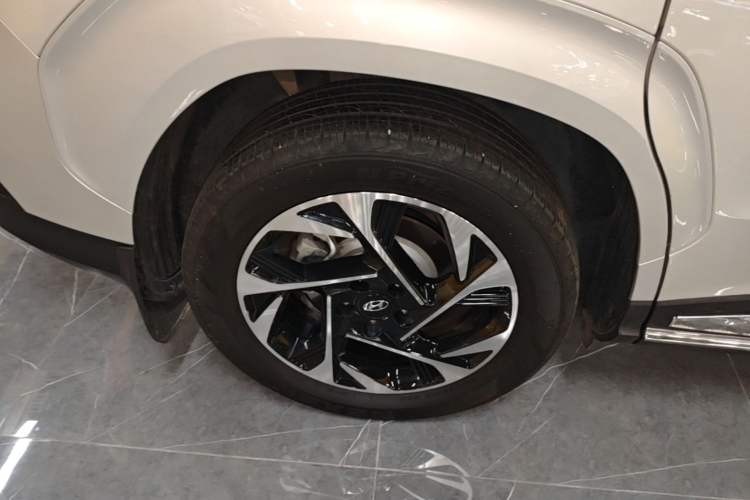 Used Hyundai Custo 2021 380TGDi Smart Luxury Premium LUX Right Rear Wheel Hub