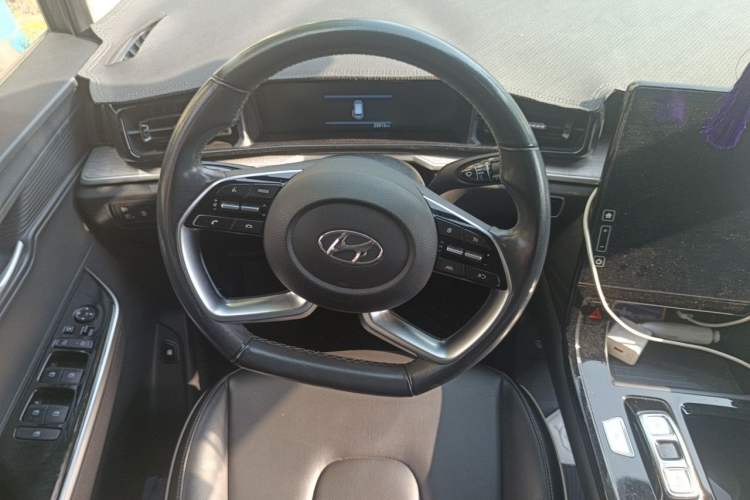 Used Hyundai Custo 2021 270TGDi Prestige LUX Steering Wheel