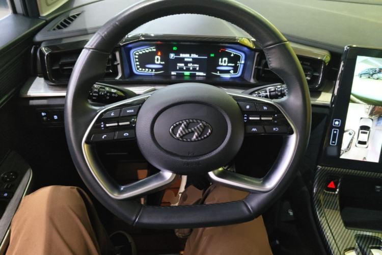 Used Hyundai Custo 2021 270TGDi Prestige LUX Steering Wheel