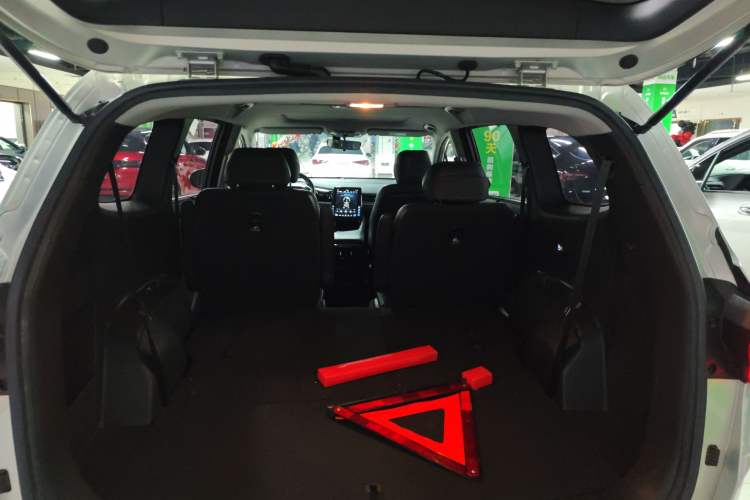 Used Hyundai Custo 2021 380TGDi Deluxe Edition DLX Trunk