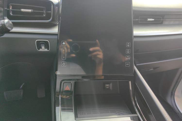 Used Hyundai Custo 2021 270TGDi Prestige LUX Audio And AC Panel