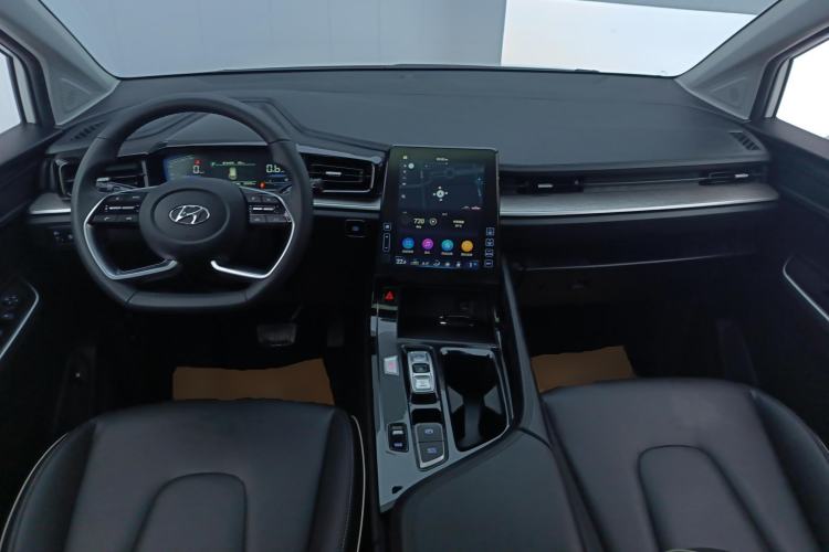 Used Hyundai Custo 2021 270TGDi Prestige LUX Center Console