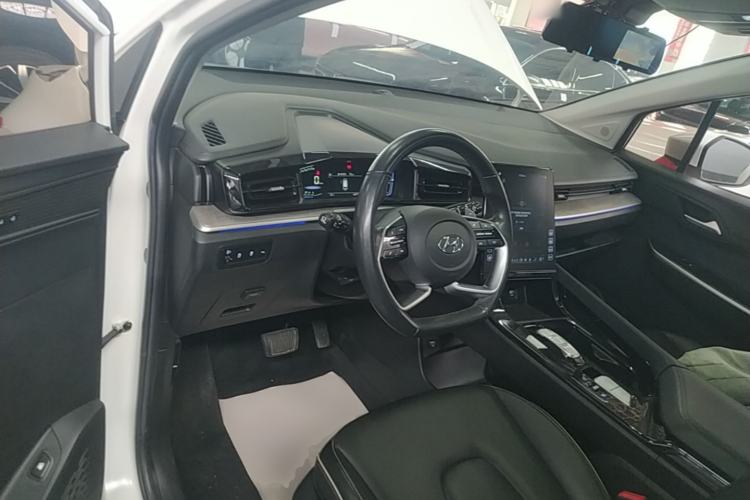 Used Hyundai Custo 2021 380TGDi Deluxe Edition DLX Center Console