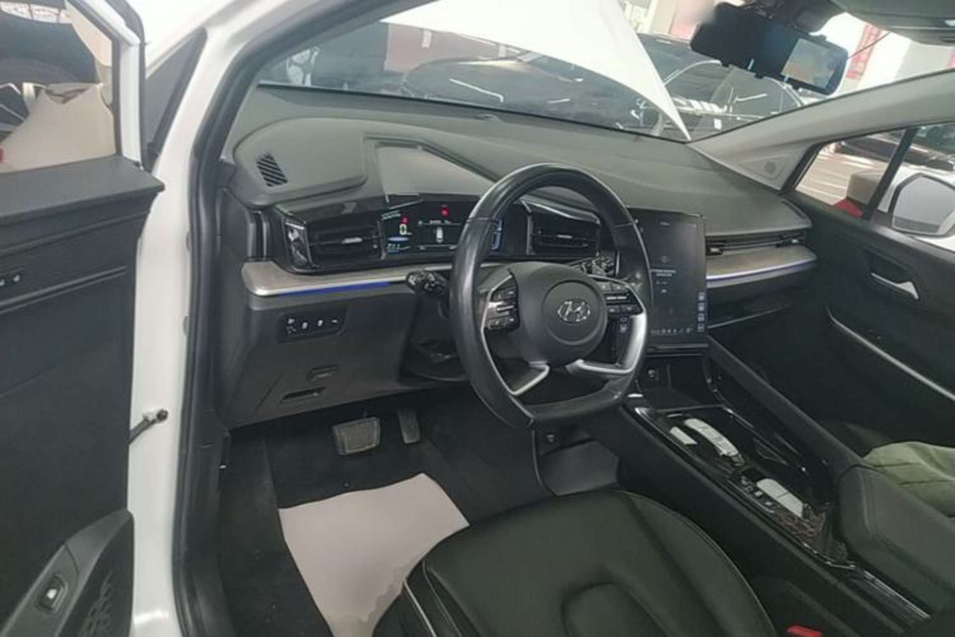 Used Hyundai Custo 2021 380TGDi Deluxe Edition DLX Center Console
