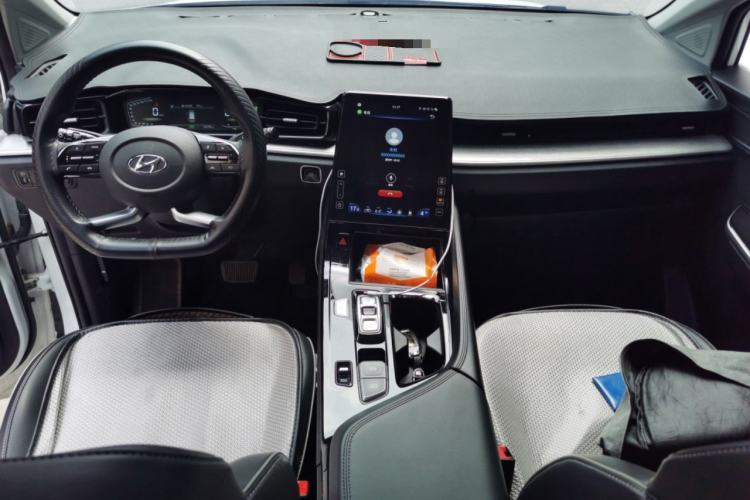 Used Hyundai Custo 2021 270TGDi Prestige LUX Center Console