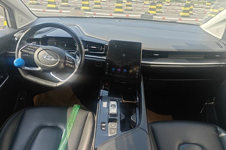 Used Hyundai Custo 2021 380TGDi Smart Love Flagship Edition TOP Premium Center Console