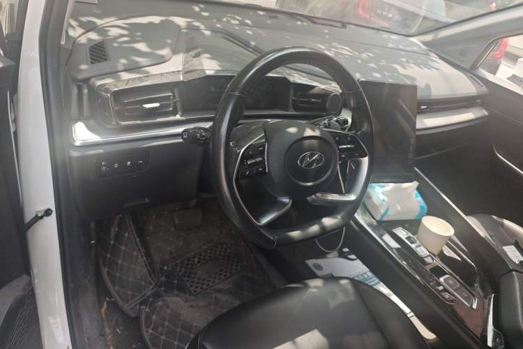 Used Hyundai Custo 2021 380TGDi Smart Luxury Premium LUX Center Console