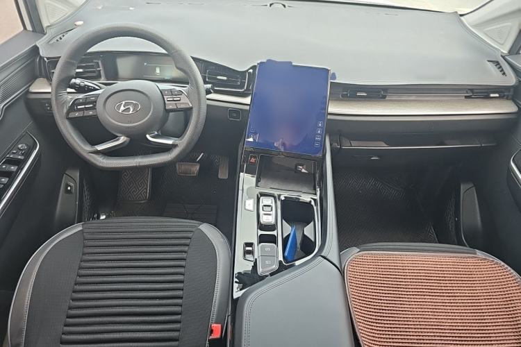 Used Hyundai Custo 2021 270TGDi Prestige LUX Center Console