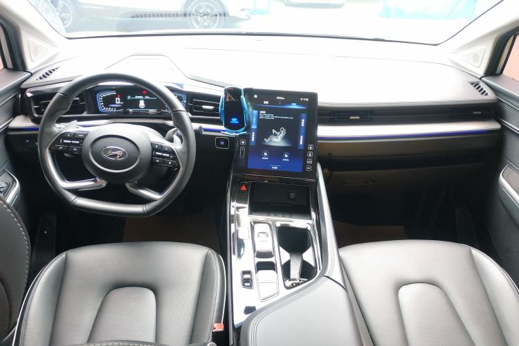Used Hyundai Custo 2021 380TGDi Smart Love Flagship Edition TOP Premium Center Console
