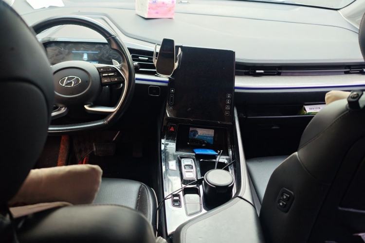 Used Hyundai Custo 2021 380TGDi Smart Love Flagship Edition TOP Premium Center Console
