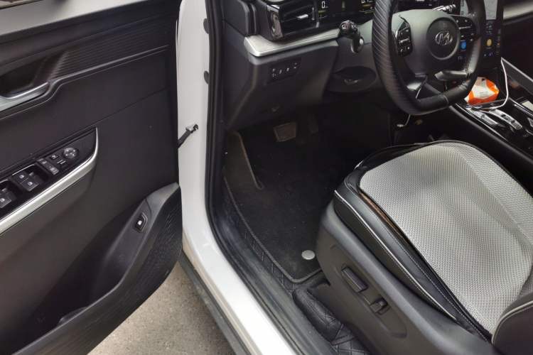Used Hyundai Custo 2021 270TGDi Prestige LUX Driver Seat