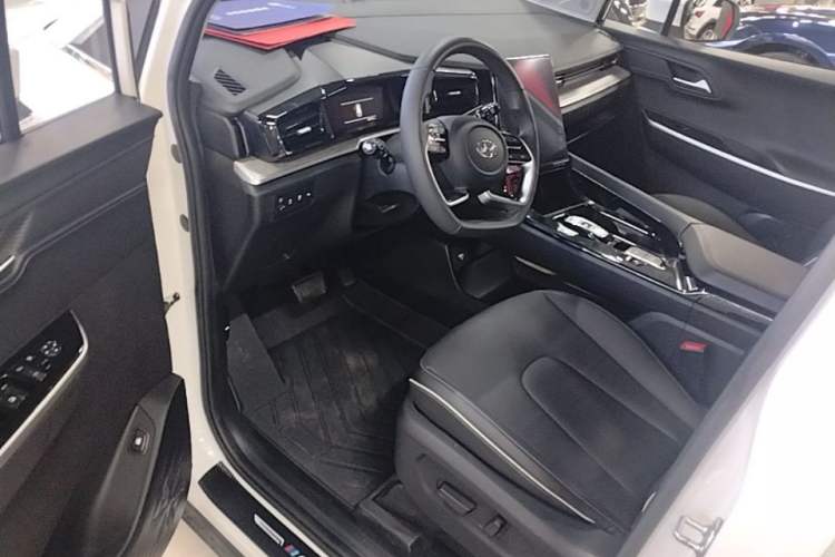 Used Hyundai Custo 2021 270TGDi Prestige LUX Driver Seat