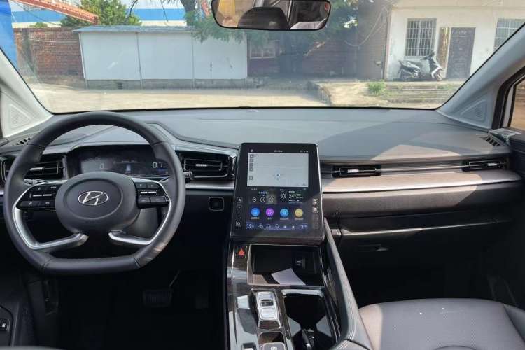 Used Hyundai Custo 2021 270TGDi Prestige LUX Interior 1