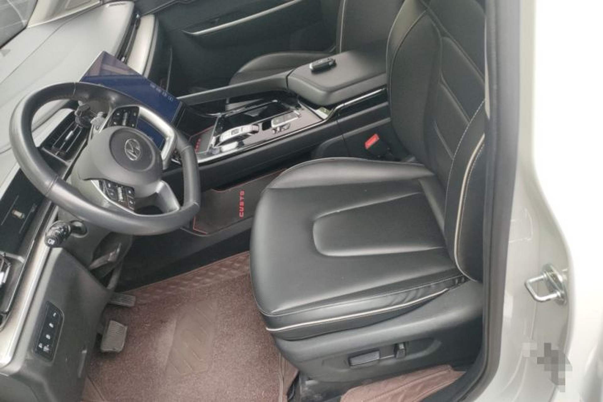 Used Hyundai Custo 2021 380TGDi Deluxe Edition DLX Left Front Seat