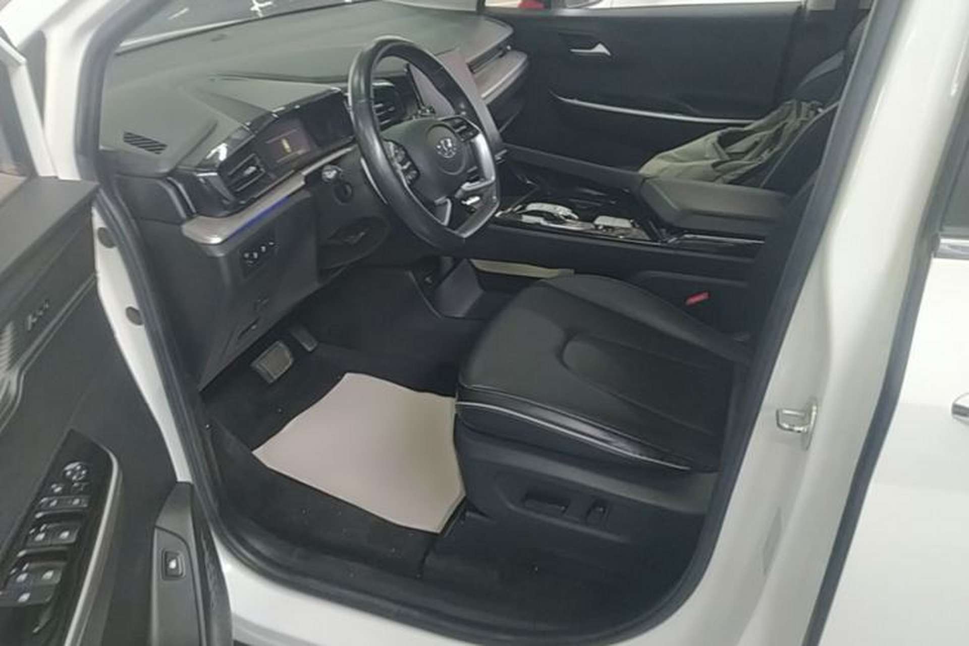 Used Hyundai Custo 2021 380TGDi Deluxe Edition DLX Left Front Seat