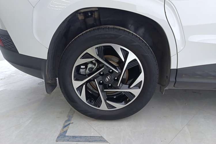 Used Hyundai Custo 2021 270TGDi Prestige LUX Left Front Wheel Hub